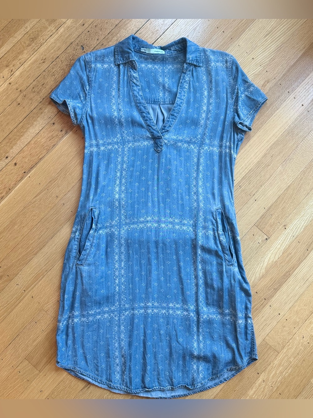 Maurices Short Sleeve, V-neck, Blue Denim mini dress, with pockets, Small